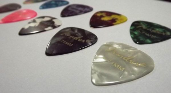 PALHETA DE GUITARRA